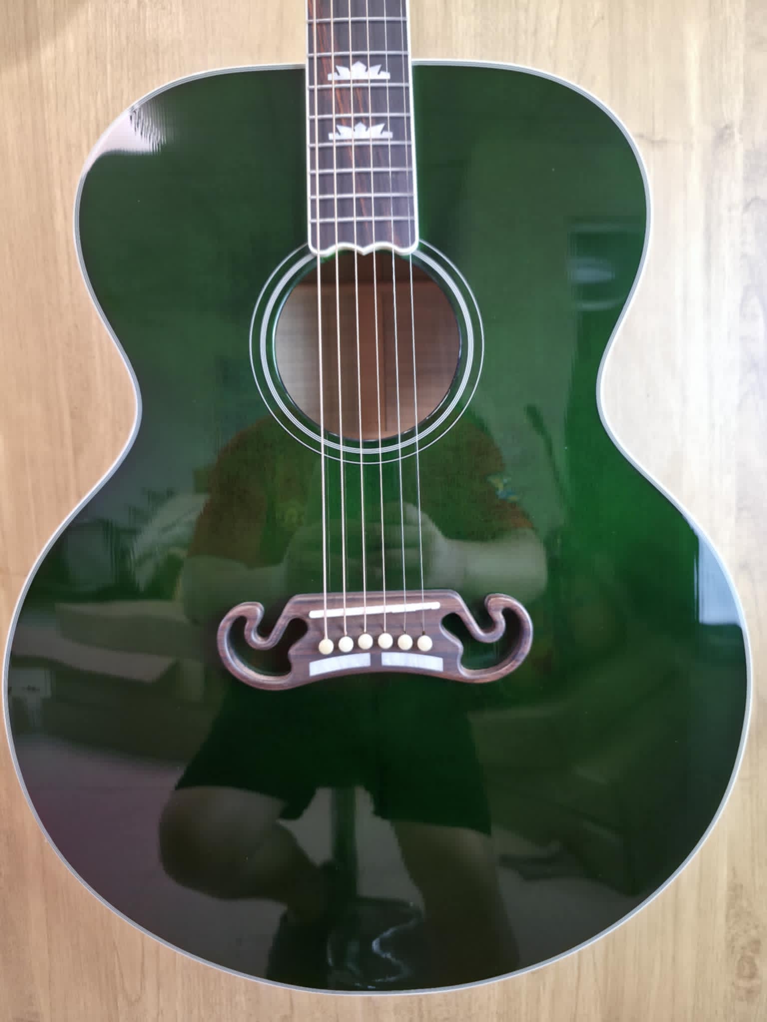J200 Cobra Burst All Solid Wood - Image 2