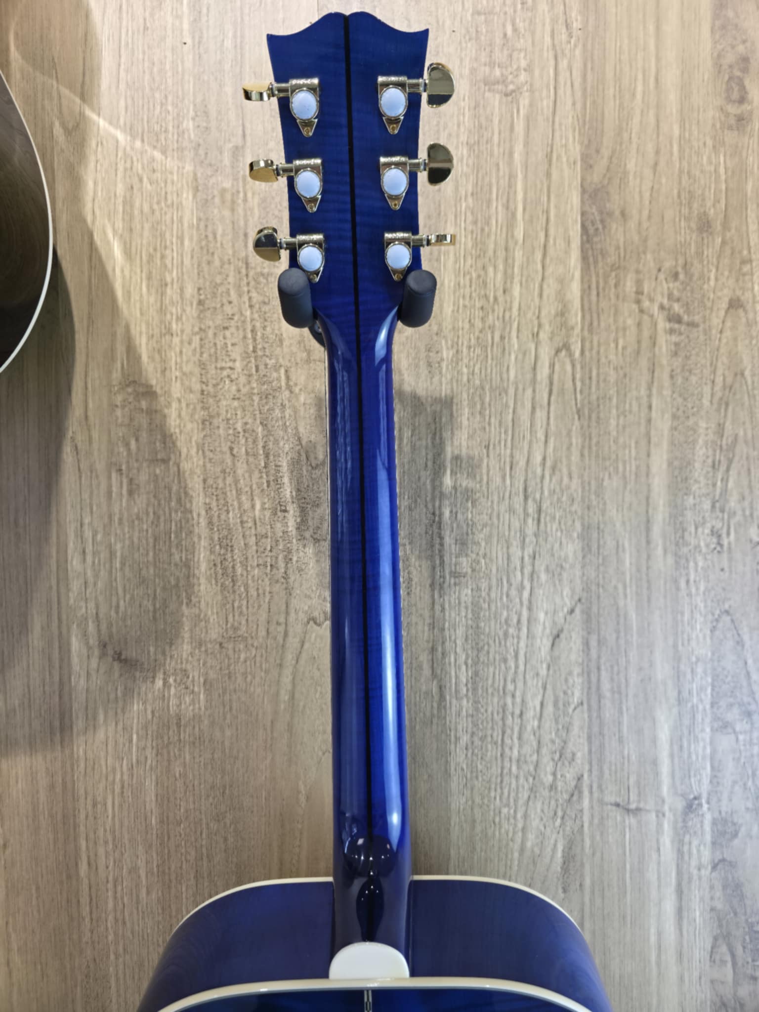 J200 Blueberry Burst + Hard Case - Image 4
