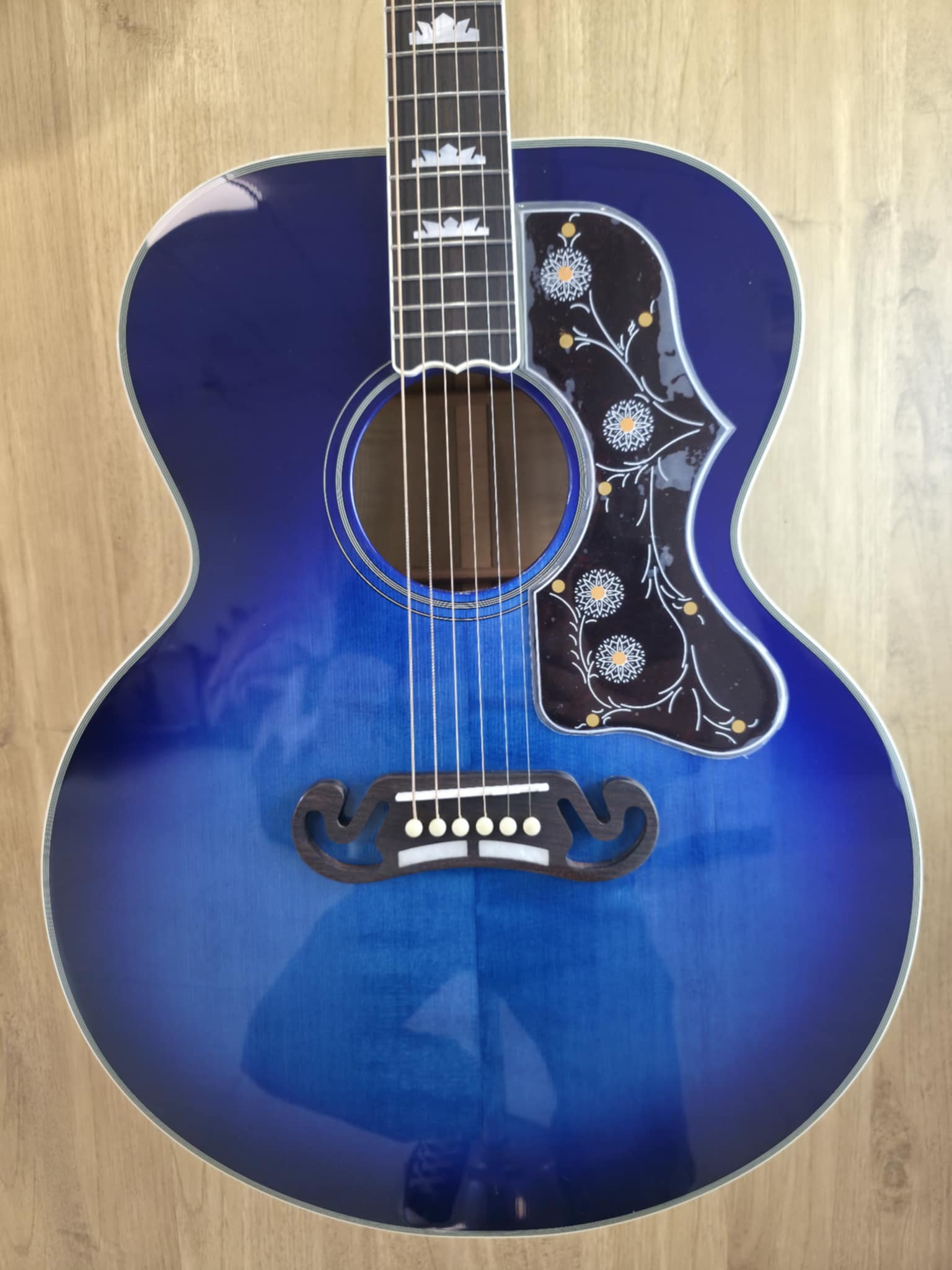 J200 Blueberry Burst + Hard Case - Image 3