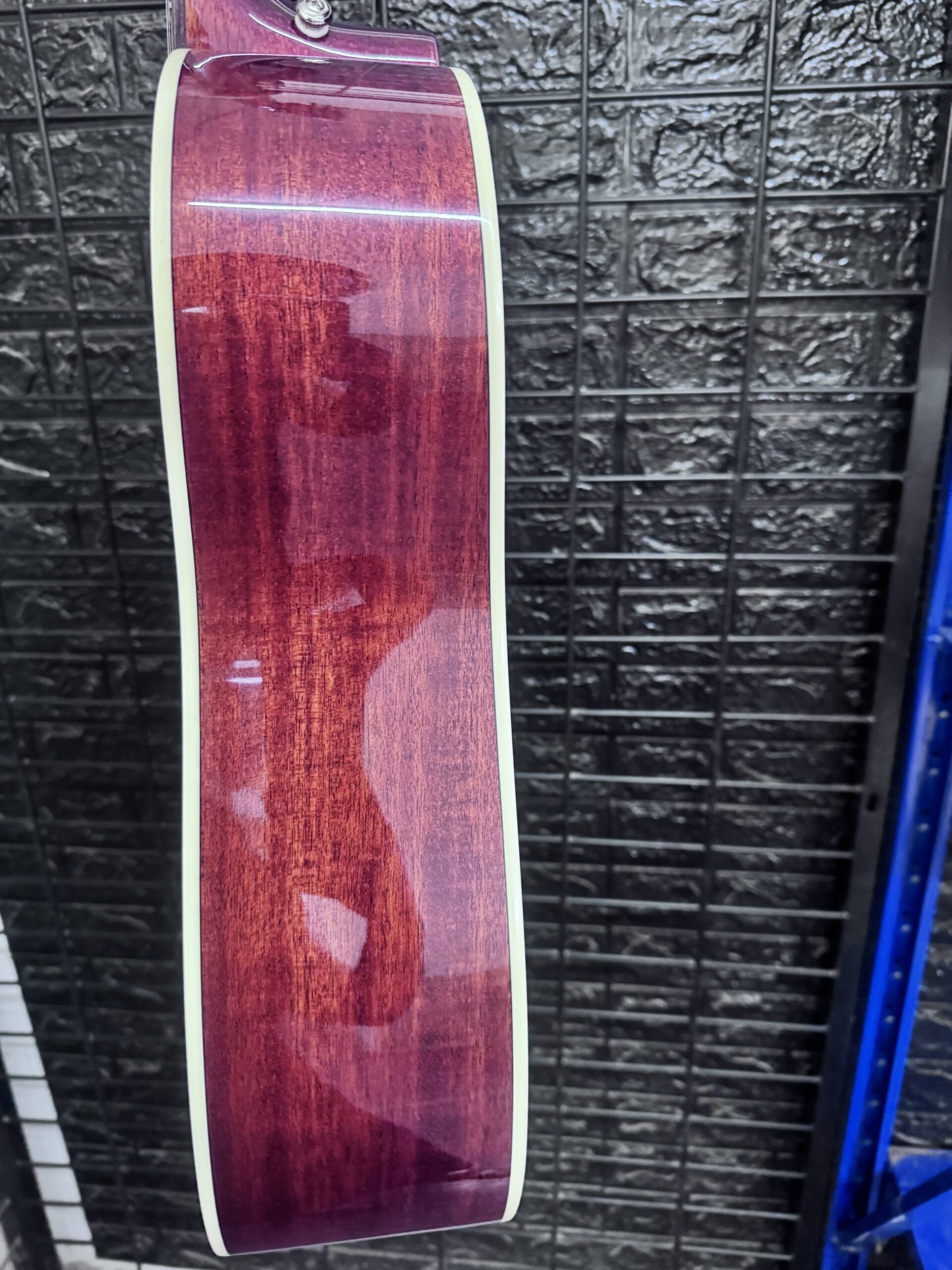 ALL SOLID WOOD J45 Cherry Sunburst - Image 7